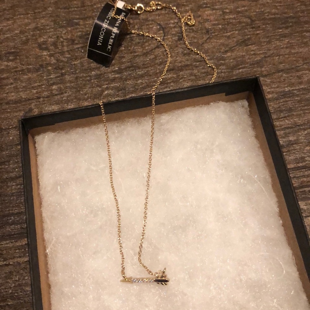 NWT Banana Republic Gold Arrow Necklace with CZ